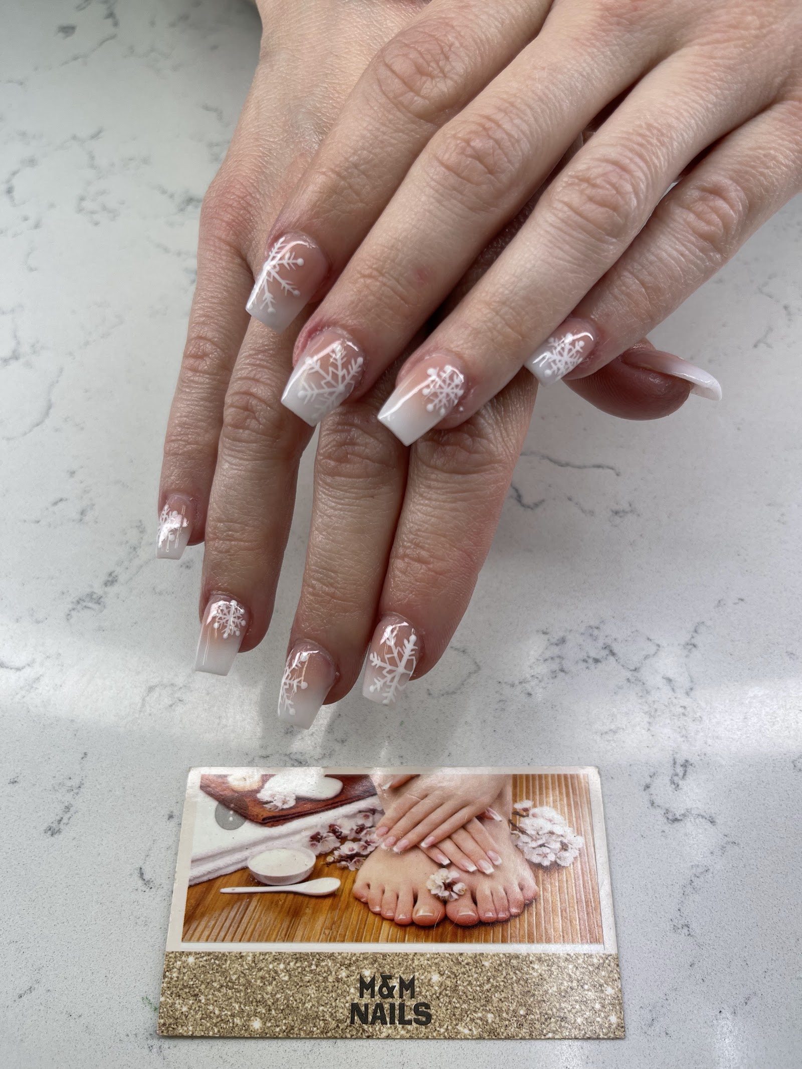 M&M Nails logo